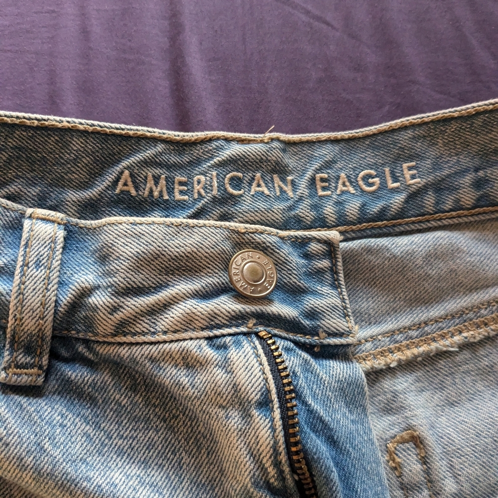 American Eagle High Rise Distressed Mom Jeans | Size 4 - Picture 3 of 4